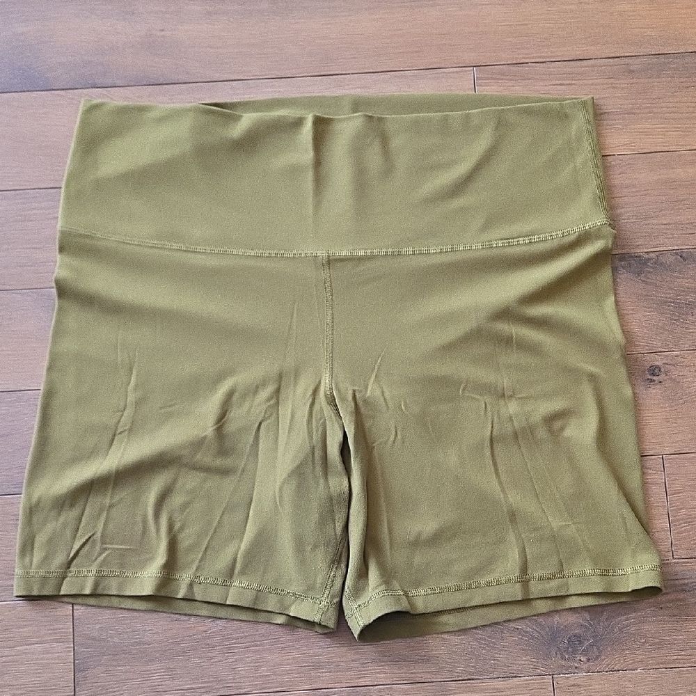Aritzia TNAction Olive Green Women's Shorts